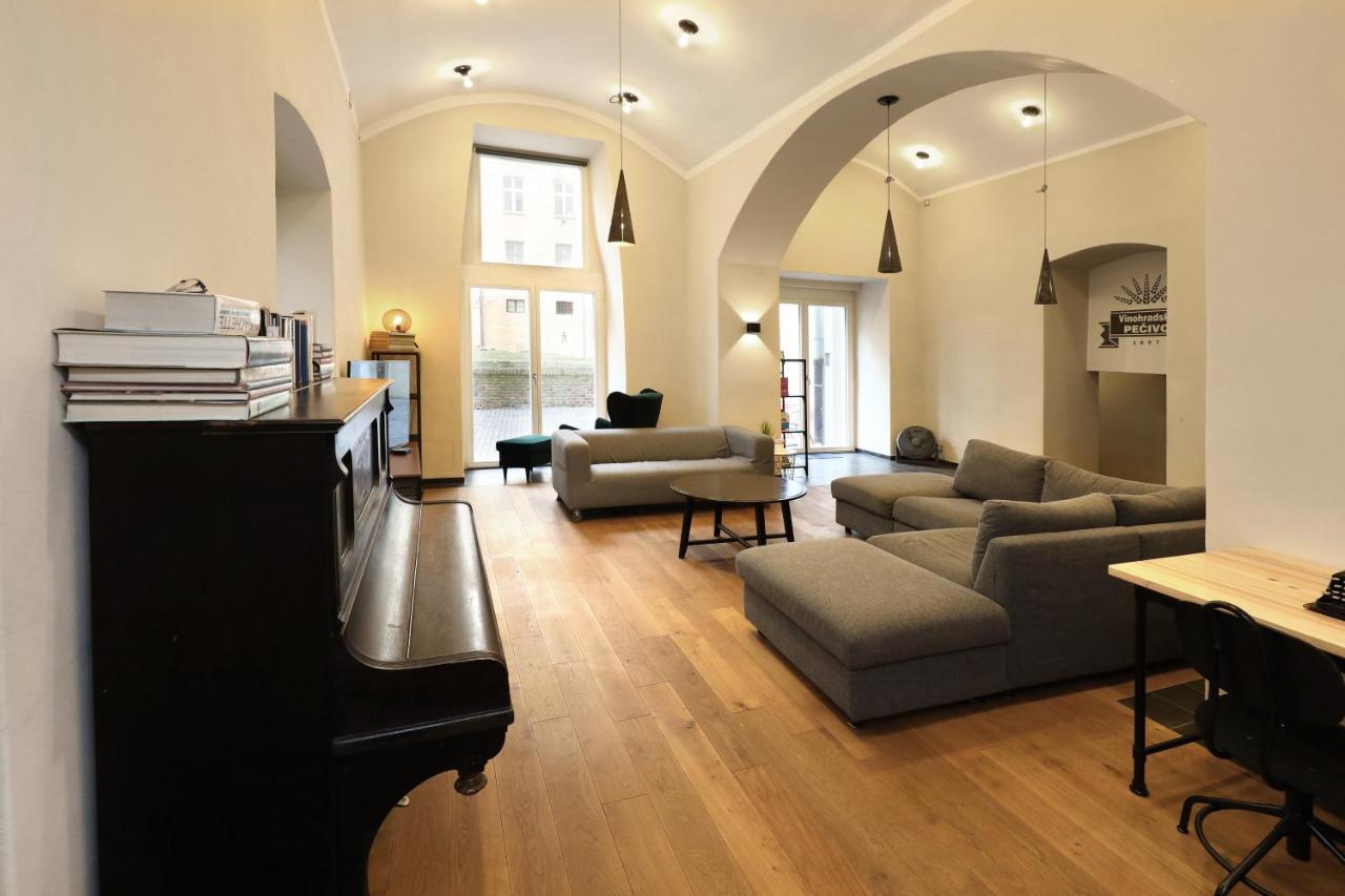 Design Loft 2 Minutes To Wenceslas Square Prague Exterior photo